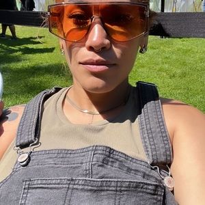 Meet your Posher, Leah